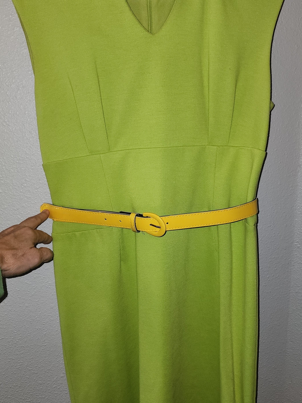 Sleeveless V-Neck Green Dress with Yellow Belt Size 8